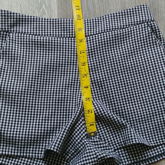Brandy Melville Short shorts midrise size 25/26 - Picture 4 of 5